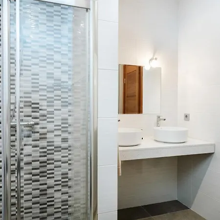Villa Puerto Del Carmen Sleeps 6 With Pool Air Con And Wifi *