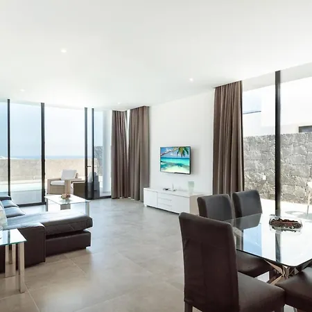Puerto Del Carmen Sleeps 6 With Pool Air Con And Wifi Villa