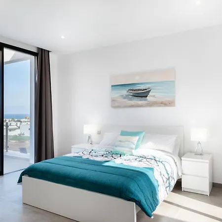 Puerto Del Carmen Sleeps 6 With Pool Air Con And Wifi * Puerto del Carmen (Lanzarote)