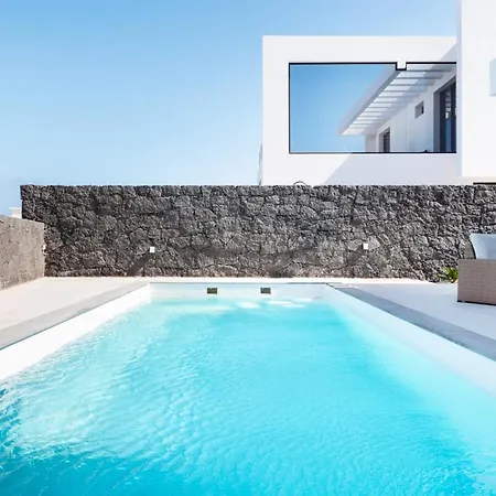 Puerto Del Carmen Sleeps 6 With Pool Air Con And Wifi Villa