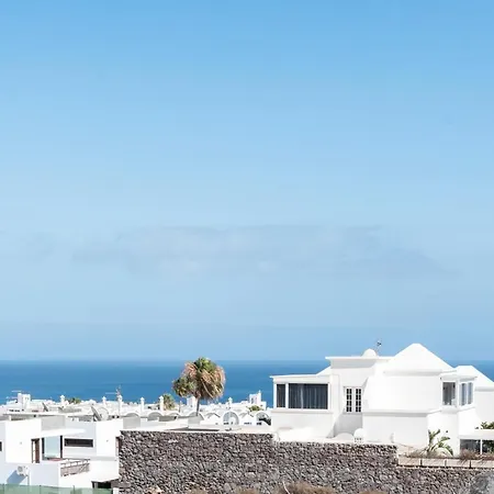 Puerto Del Carmen Sleeps 6 With Pool Air Con And Wifi